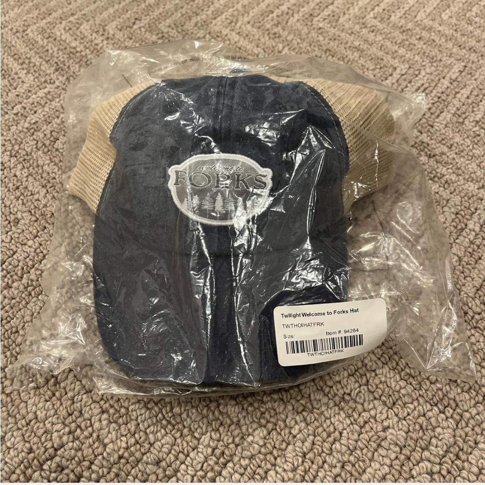 Twilight welcome to forks hat brand new